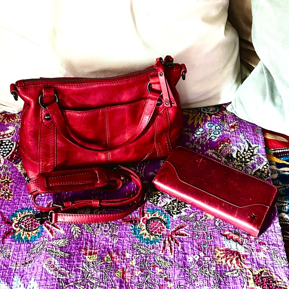 Bag & Wallet Bundle! Melissa Medium Crossbody Bag & Zip Wallet